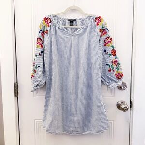 Chelsea‎ & Theodore Embroidered Blue and White Striped Popover Dress Sz Small